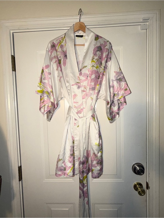 Natori Other - Natori Women's White w/pink/purple Floral Sleep Dress & Robe. Size M
